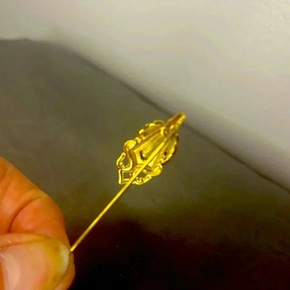 Vintage flower cameo stick pin - Picture 3 of 3